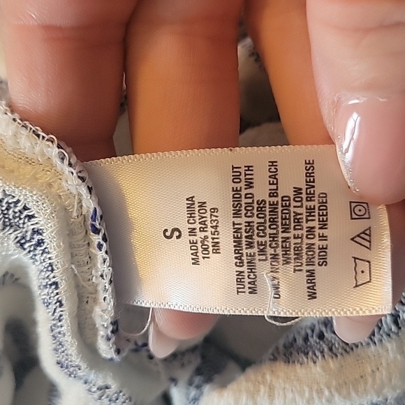 Aeropostale Blue And White Tie Sleeve Top Size Small - Picture 5 of 5